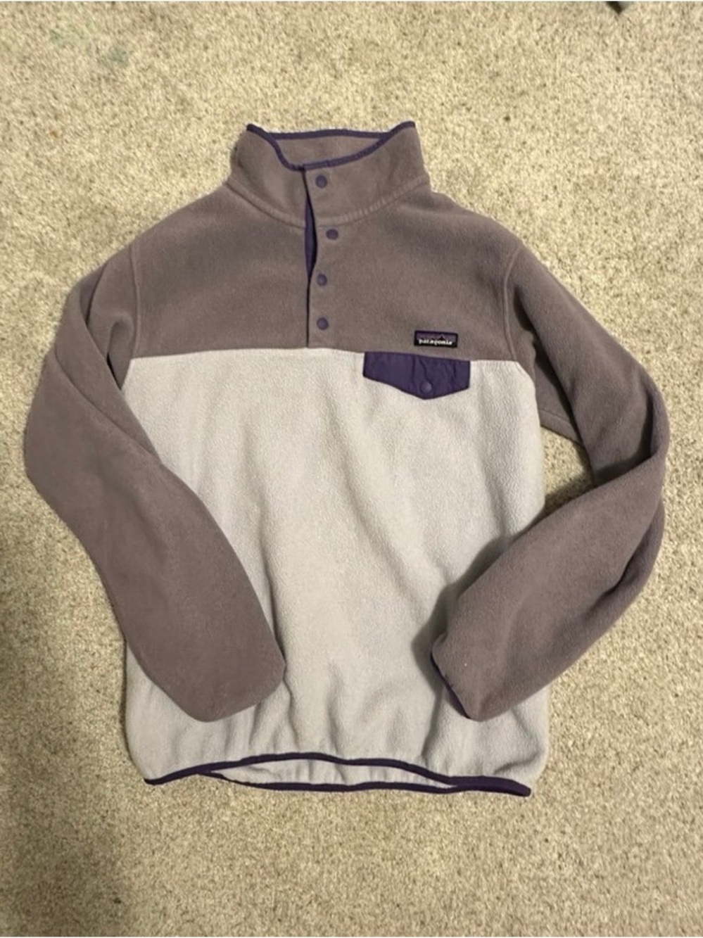 Patagonia women’s Two-Tone Snap-T Fleece Pullover - Gray & Purple